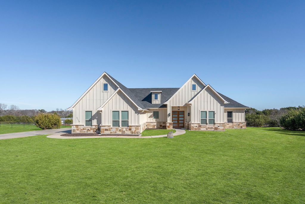 2110 Shady Grove Road, Weatherford, TX 76088