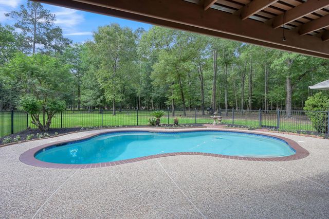 5307 Country Court, Magnolia, TX 77354