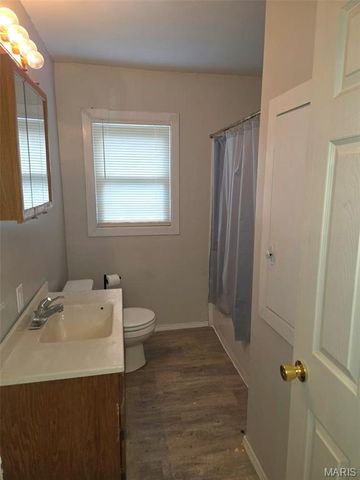 2431 N Henry Street, Alton, IL 62002