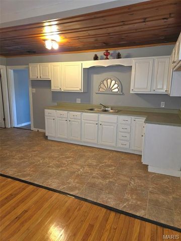 2431 N Henry Street, Alton, IL 62002
