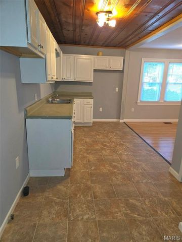 2431 N Henry Street, Alton, IL 62002