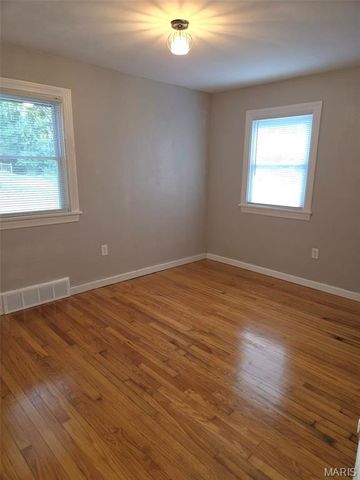 2431 N Henry Street, Alton, IL 62002