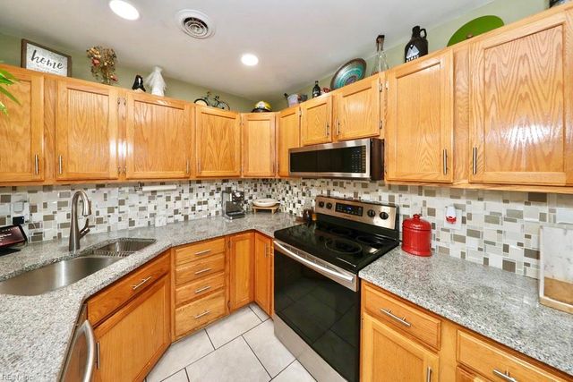 1022 Basie CRST, Portsmouth, VA 23701