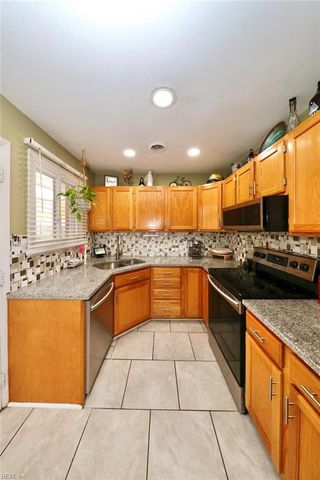 1022 Basie CRST, Portsmouth, VA 23701