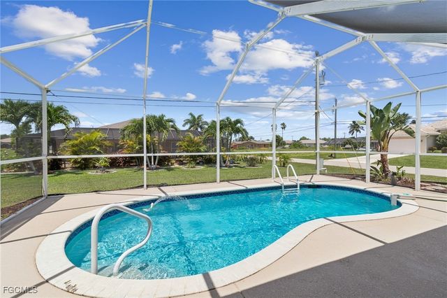4022 SW 8th CT, Cape Coral, FL 33914