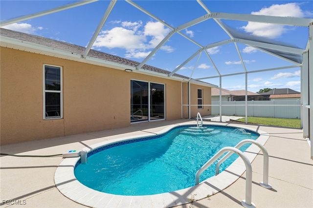 4022 SW 8th CT, Cape Coral, FL 33914