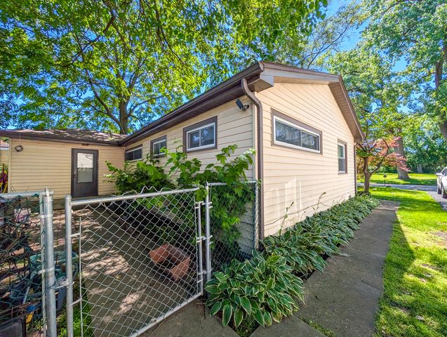 291 3rd Street, Wheeling, IL 60090