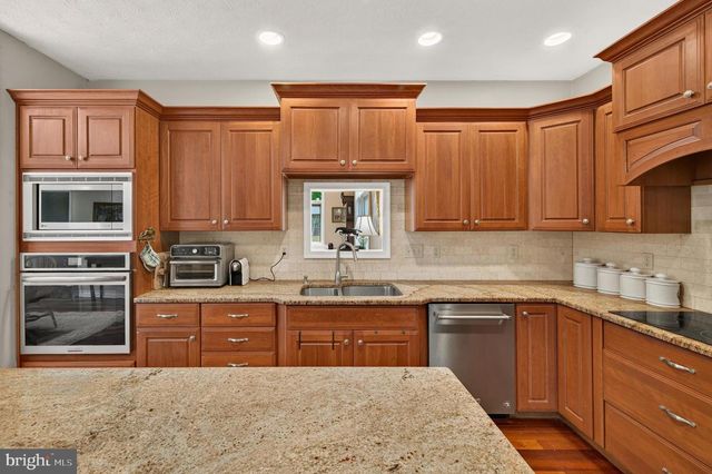 1918 SENSENY RD, Berryville, VA 22611
