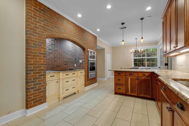 2313 HAVERHILL Road, Tallahassee, FL 32312