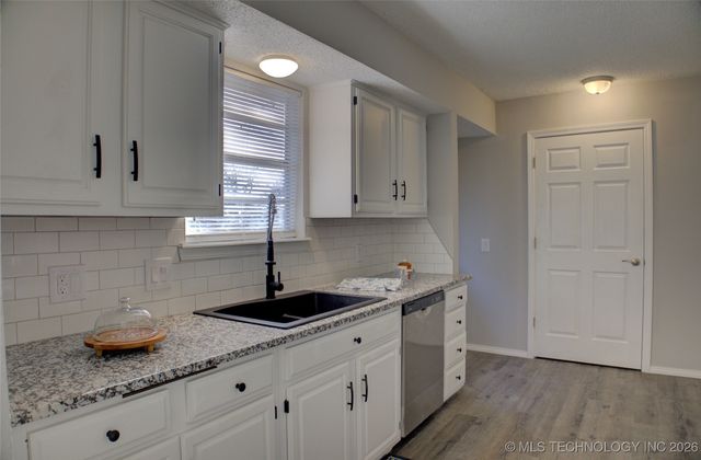 825 W Waco Street, Broken Arrow, OK 74011