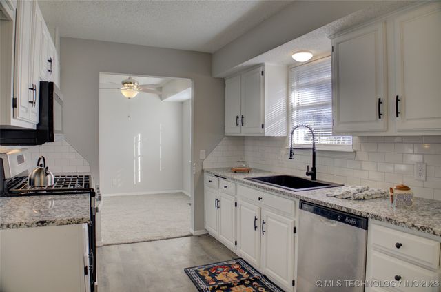 825 W Waco Street, Broken Arrow, OK 74011