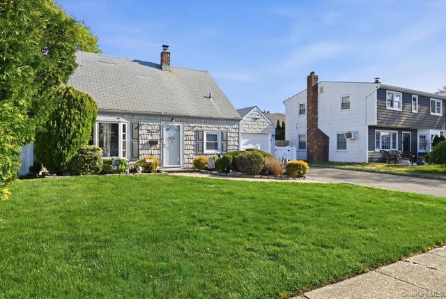 13 Grove Lane, Levittown, NY 11756