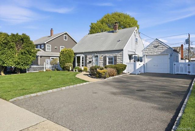 13 Grove Lane, Levittown, NY 11756
