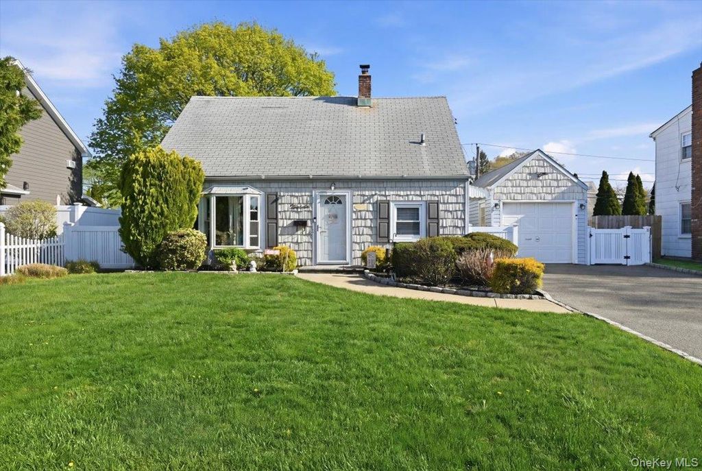 13 Grove Lane, Levittown, NY 11756