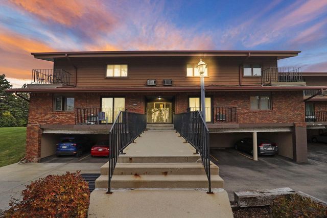 4085 S 84th STREET #8, Greenfield, WI 53228