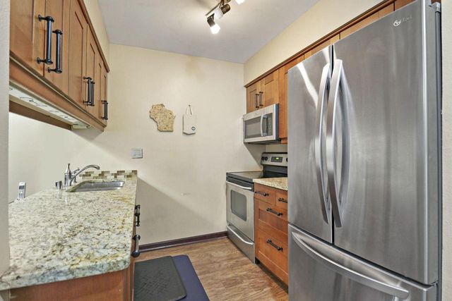 4085 S 84th STREET #8, Greenfield, WI 53228