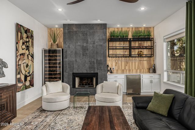 1736 E SILVERWOOD Drive, Phoenix, AZ 85048