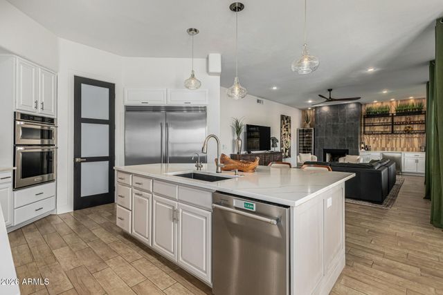 1736 E SILVERWOOD Drive, Phoenix, AZ 85048