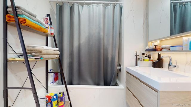 40-22 61st Street 2K, Woodside, NY 11377