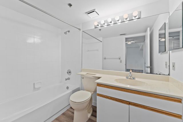 700 Uno Lago Drive 404, Juno Beach, FL 33408