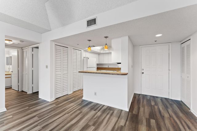 700 Uno Lago Drive 404, Juno Beach, FL 33408