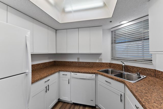 700 Uno Lago Drive 404, Juno Beach, FL 33408