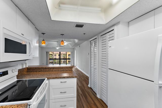 700 Uno Lago Drive 404, Juno Beach, FL 33408