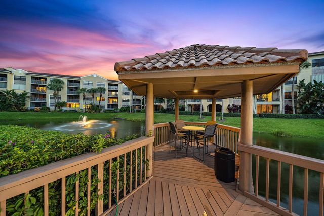 700 Uno Lago Drive 404, Juno Beach, FL 33408