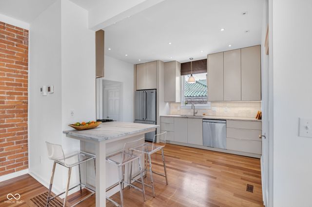 213 E 51st Street, Indianapolis, IN 46205