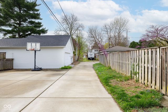 213 E 51st Street, Indianapolis, IN 46205