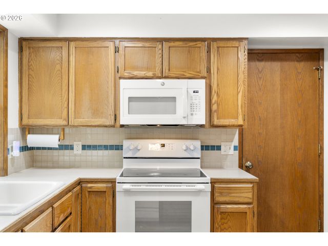 15245 Se MARKET Ct, Portland, OR 97233