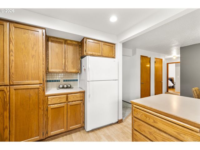 15245 Se MARKET Ct, Portland, OR 97233