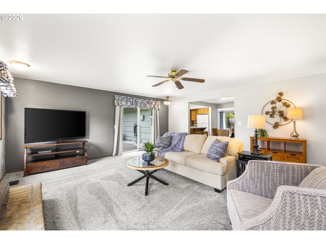 15245 Se MARKET Ct, Portland, OR 97233
