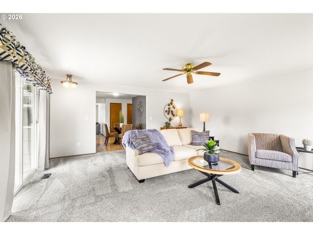 15245 Se MARKET Ct, Portland, OR 97233