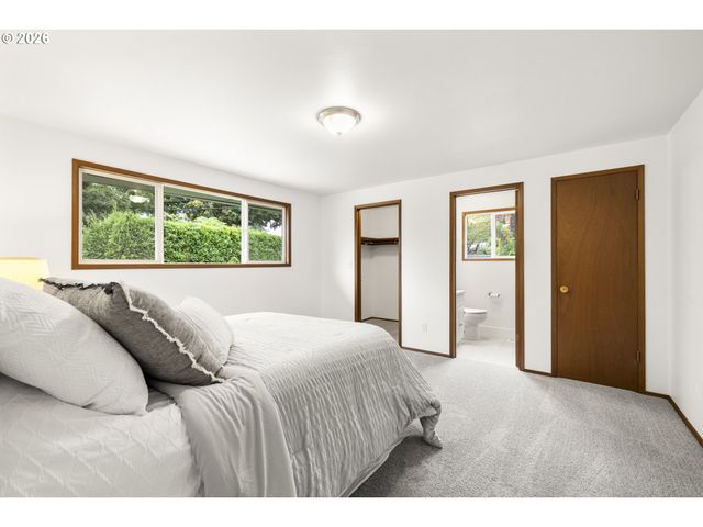 15245 Se MARKET Ct, Portland, OR 97233