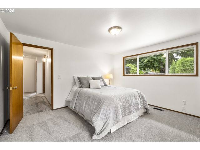 15245 Se MARKET Ct, Portland, OR 97233