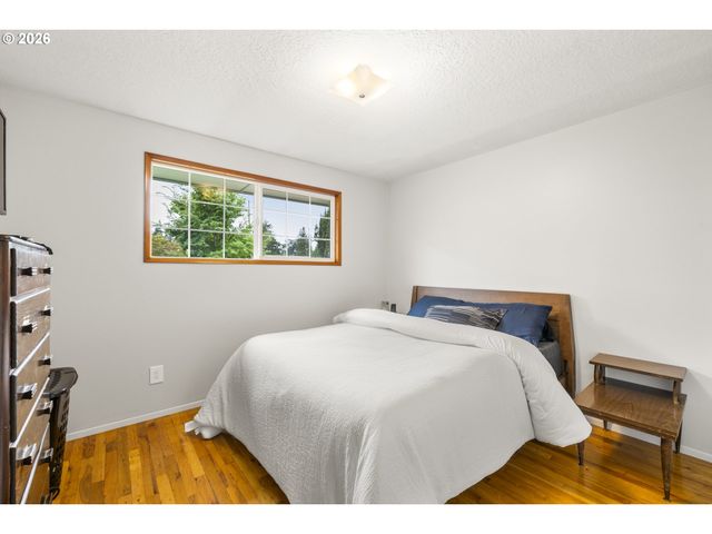 15245 Se MARKET Ct, Portland, OR 97233