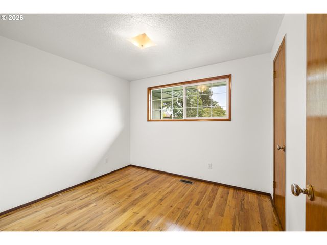 15245 Se MARKET Ct, Portland, OR 97233