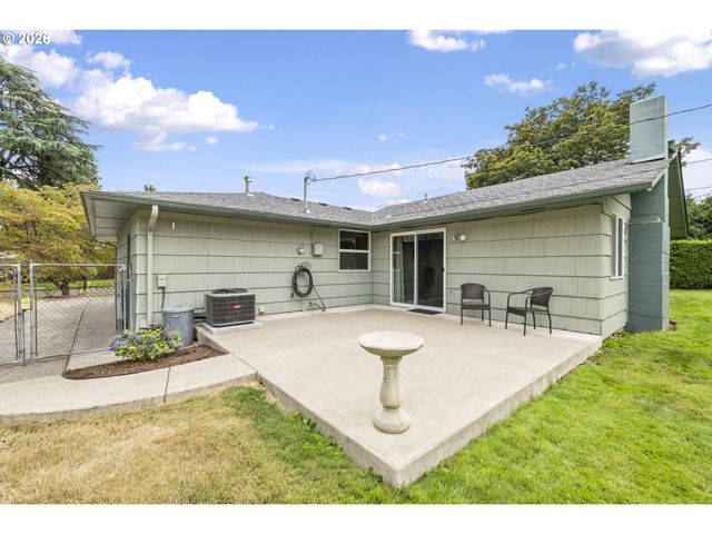 15245 Se MARKET Ct, Portland, OR 97233