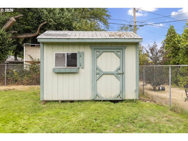 15245 Se MARKET Ct, Portland, OR 97233
