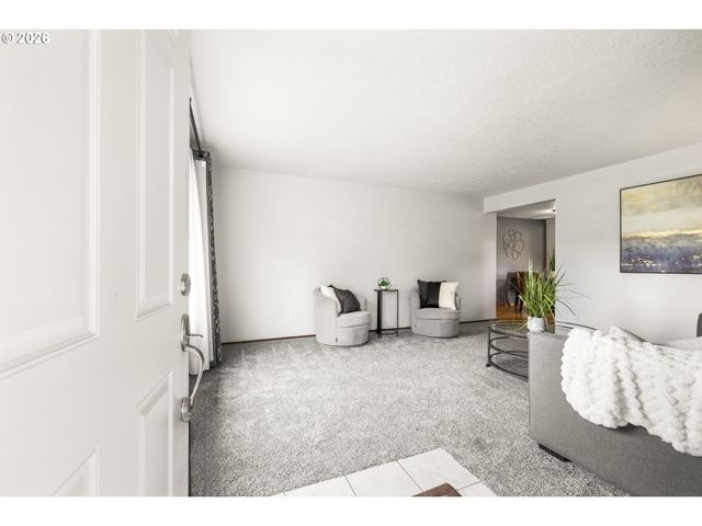 15245 Se MARKET Ct, Portland, OR 97233
