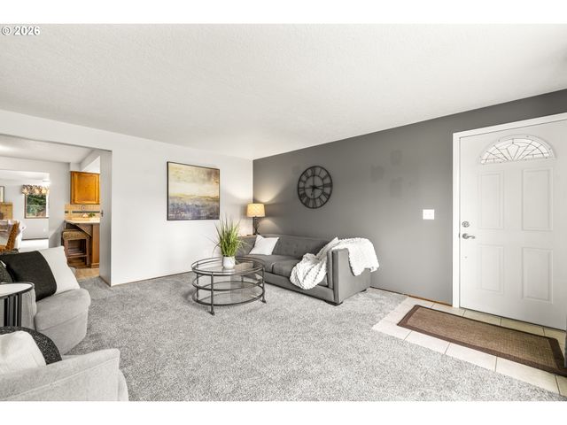 15245 Se MARKET Ct, Portland, OR 97233