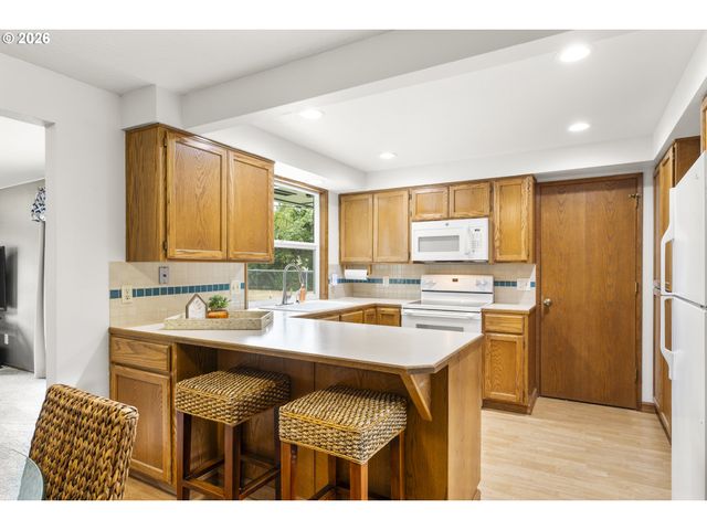 15245 Se MARKET Ct, Portland, OR 97233