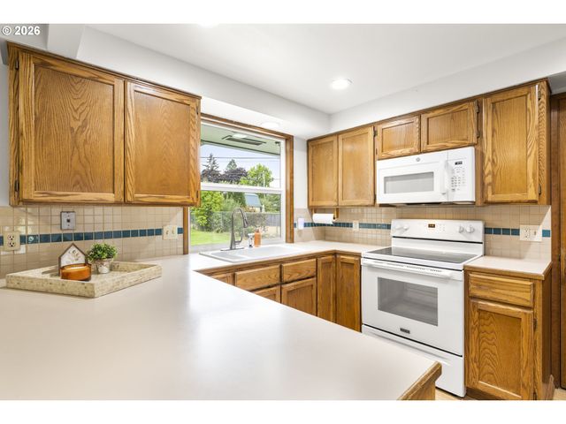 15245 Se MARKET Ct, Portland, OR 97233