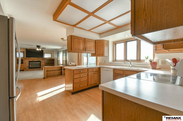 3646 S 77th Street, Lincoln, NE 68506