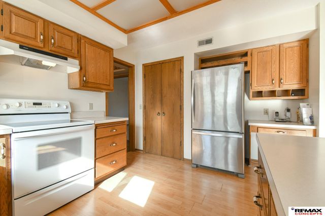 3646 S 77th Street, Lincoln, NE 68506