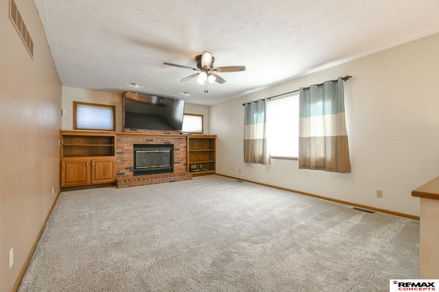 3646 S 77th Street, Lincoln, NE 68506