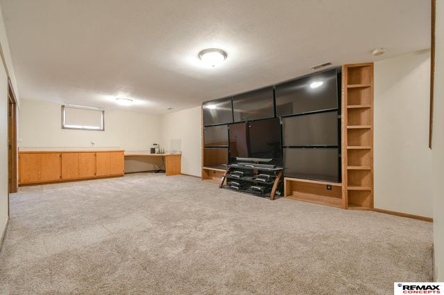 3646 S 77th Street, Lincoln, NE 68506