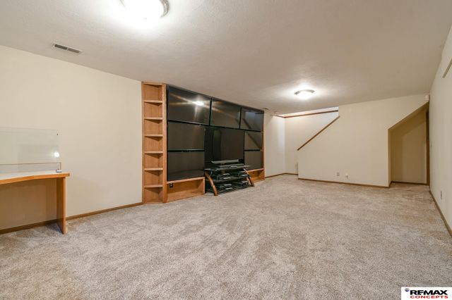 3646 S 77th Street, Lincoln, NE 68506