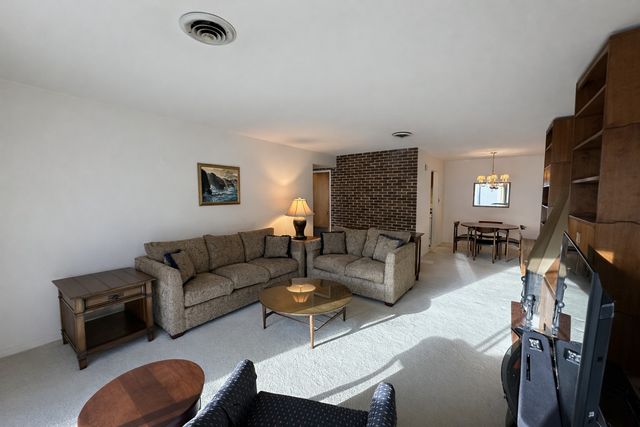 9820 S Pulaski Road 122, Oak Lawn, IL 60453